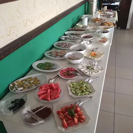 מלון דירות Baronessa 3*